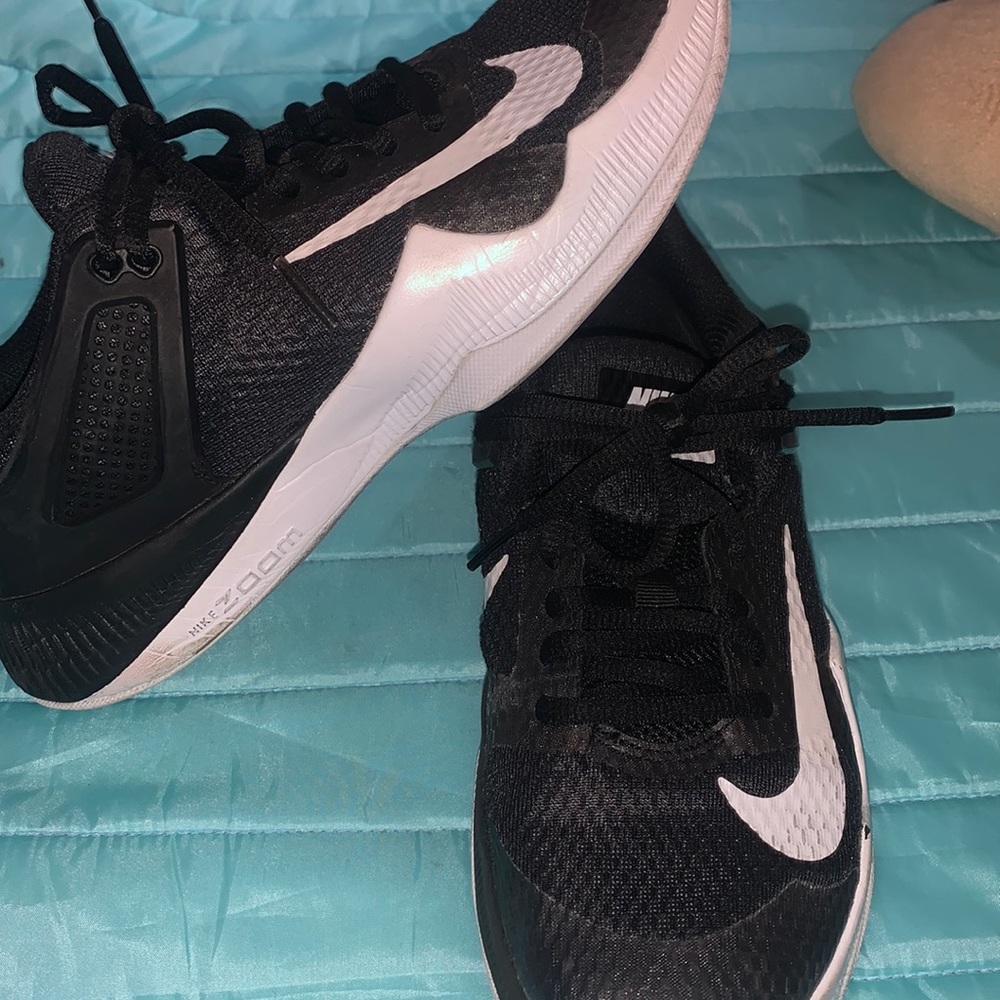 NIKE VOLLEYBALL SHOES